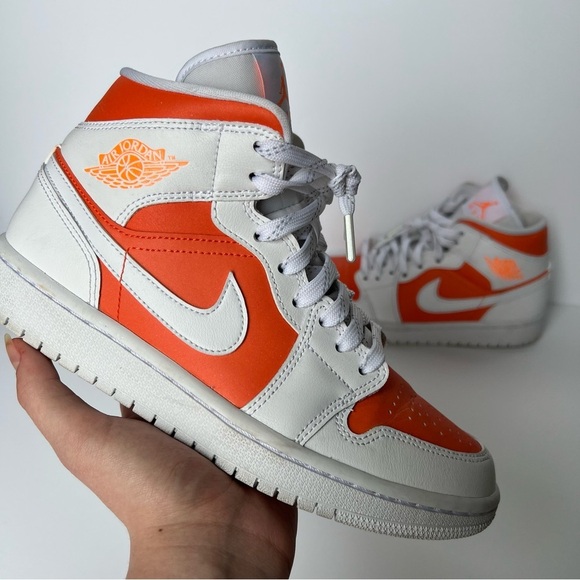 Air Jordan 1 Mid SE ‘Bright Citrus’ - Picture 1 of 8